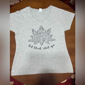 🌸 3/$20 🌸 T-shirt XL